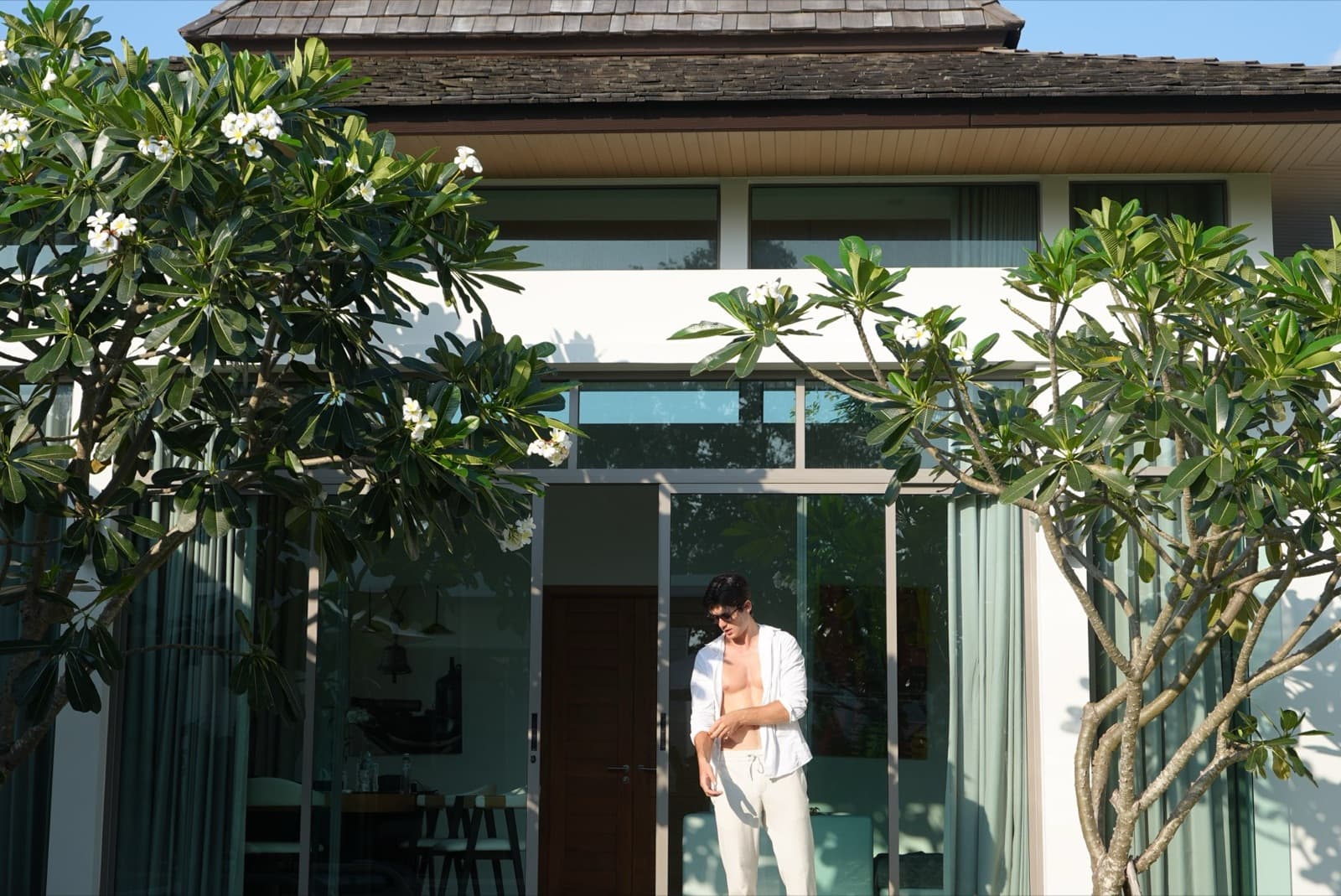 Guests arriving at the entrance of a private villa in Phuket